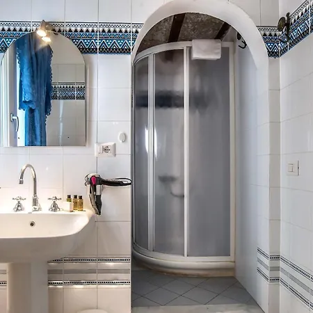 Bed & Breakfast Mdr Gia Via Larga 3*