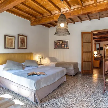 Mdr Gia Via Larga Bed & Breakfast 3*